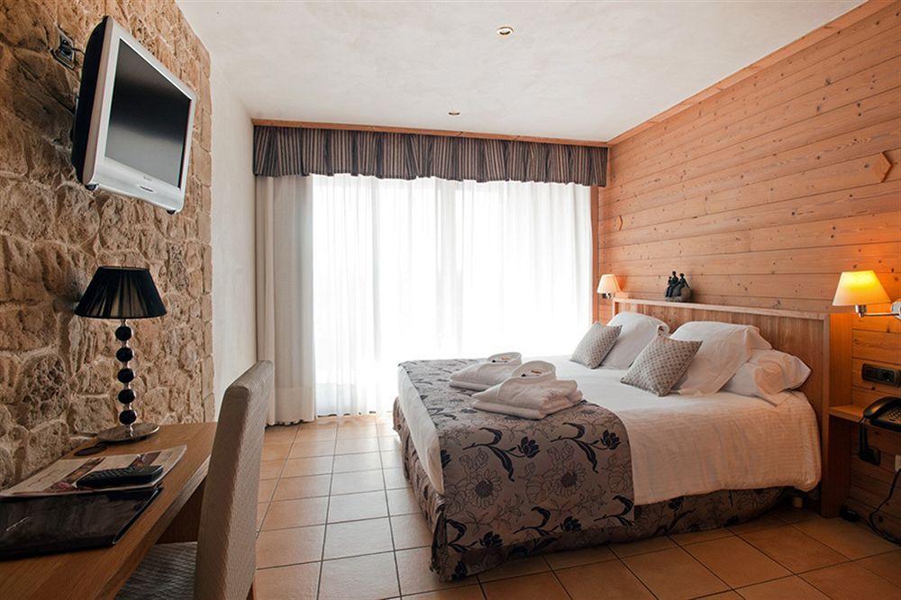 Hotel La Placa Garriguella Eksteriør billede