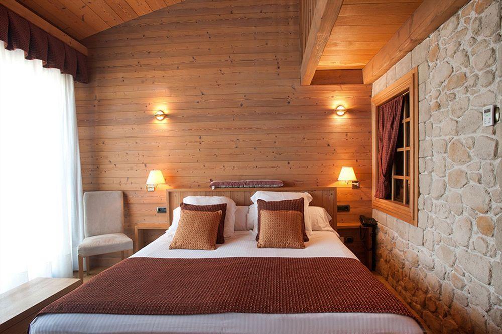 Hotel La Placa Garriguella Eksteriør billede