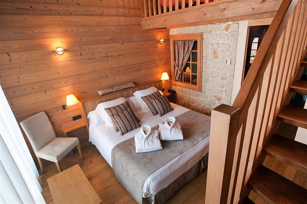 Hotel La Placa Garriguella Eksteriør billede