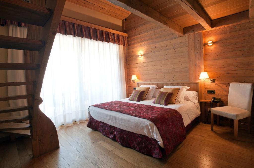 Hotel La Placa Garriguella Eksteriør billede