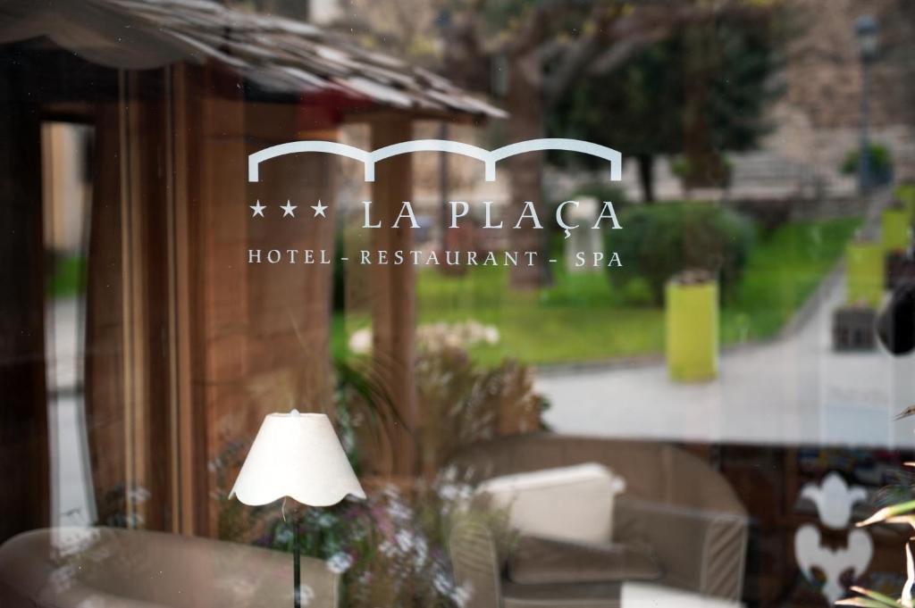 Hotel La Placa Garriguella Eksteriør billede